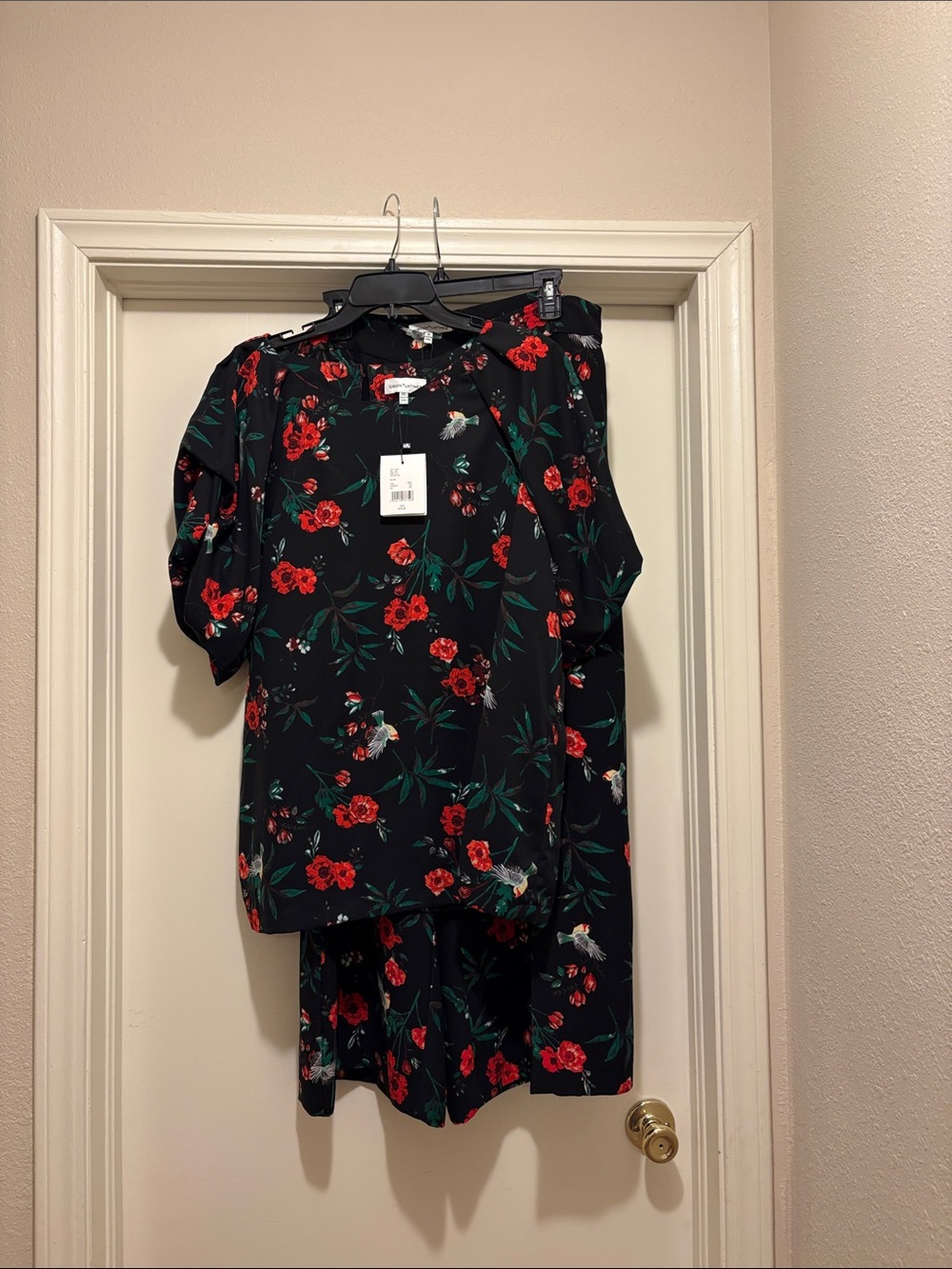 Gibson Latimer Black Floral Two-Piece Pantsuit with Red & Green Print